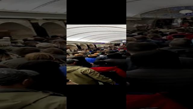 Станция метро "Адмиралтейская" в день города. С-Пб. смотреть онлайн