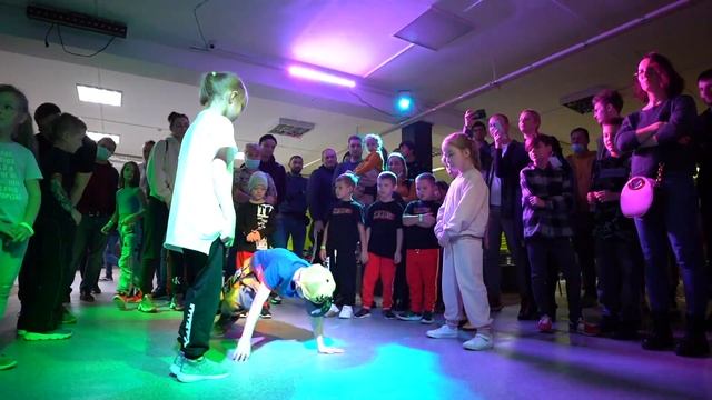 ART BATTLE 2021 | Hip-hop до 6 лет | 1/2 final | Амонгус vs Виктория vs Симба смотреть онлайн