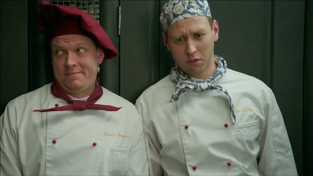 А ну ка подай ка ключ на тридцать два, А где он! А где он АХАХАХАХА! – Сеня и Федя Кухня для ВП смотреть онлайн