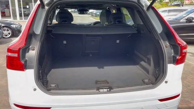 VOLVO XC60 D5 PowerPulse R DESIGN Pro 5dr AWD Finished In Crystal White Metallic Paint. Reg YW18DVC