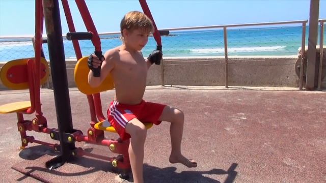 Техника отжимания от пола. Позирование в бодибилдинге. Часть 3 / Technique perfect push ups. Part 3 смотреть онлайн