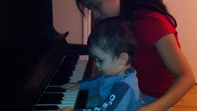 Miko joue du piano смотреть онлайн