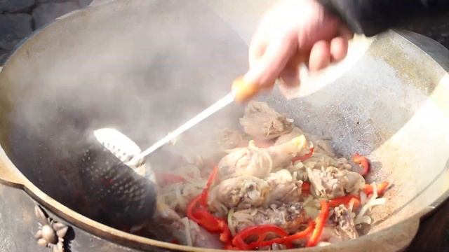 БОЗАРТМА в КАЗАНЕ.( Азербайджанская кухня ). Рецепт супа из курицы. ENG SUB смотреть онлайн