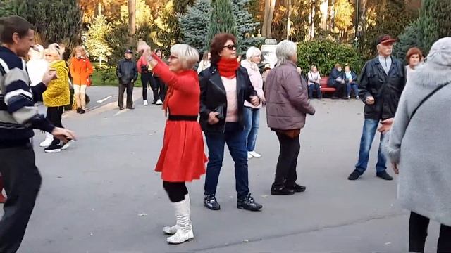ВЕСЕЛЫЕ ТАНЦЫ смотреть онлайн