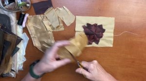 Коврик кругляш из маленьких лоскутков.