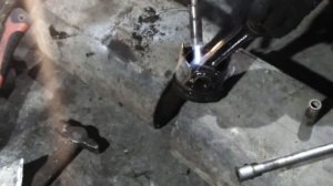 Выбиваем пальцы из поршней