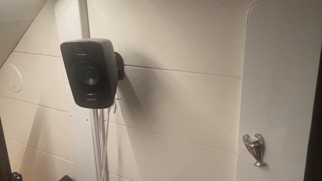 How to Mount the Logitech z906 Speakers on the Wall смотреть онлайн