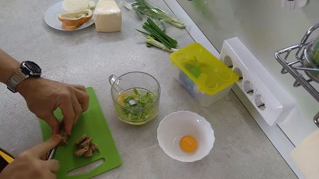 Яичница в хлебных формочках. смотреть онлайн