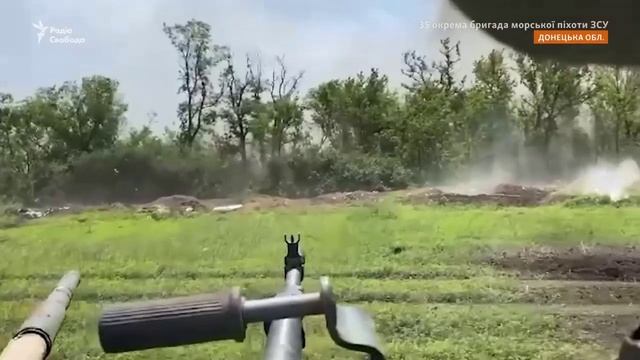 ?Красивый разъ*б танка ВСУ попал на камеру Видео с вражеской стороны. Две гранаты из РПГ плотно пр смотреть онлайн