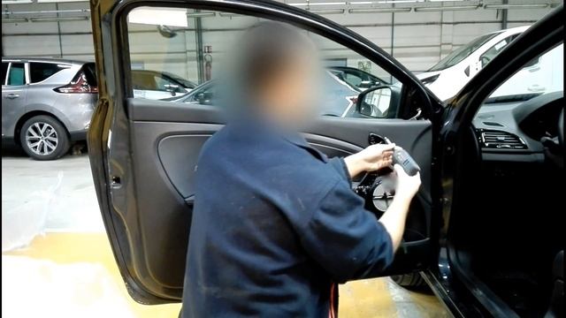 Tuto démontage habillage de porte Renault Megane 3 coupé / disassembly door Renault short Megane 3 смотреть онлайн
