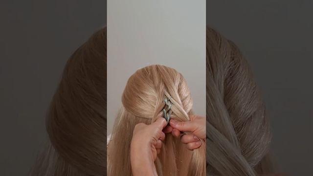 Inverted fishtail zigzag braid with ribbon Fishtail hairstyle Zigzag braid смотреть онлайн