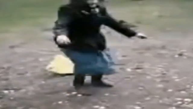 бабка танцует под песню бара бара бара смотреть онлайн