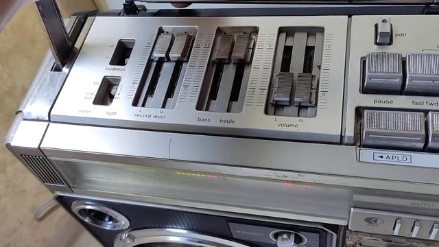 Аукцион Виолити Радиомагнитола Sharp GF 9696 Japan