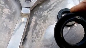 Замена крестовины стиральной машины Bosch. Часть 2. Установка новой крестовины, сборка бака.