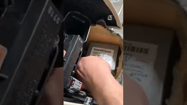 Jaguar XF SRS Airbag Module Removal смотреть онлайн