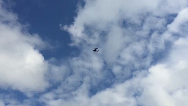 В небесах летает квадрик... смотреть онлайн