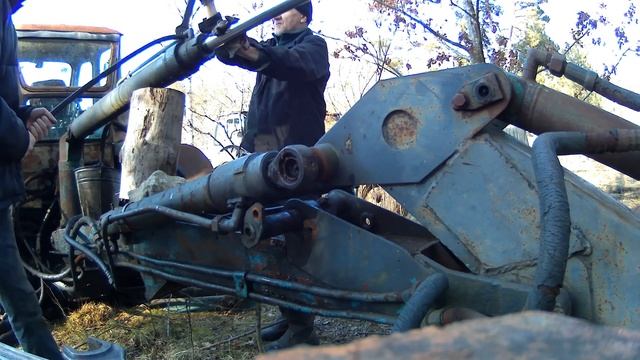 Экскаватор ЮМЗ Ремонт цилиндра Repair hydraulic cilinder of JUMZ excavator смотреть онлайн
