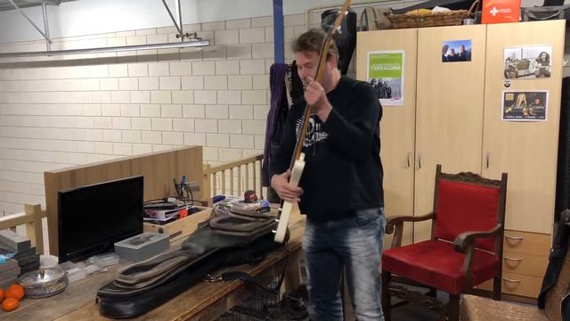 Customizing an Ibanez Iceman Bass Guitar | Lennart's Guitar Garage смотреть онлайн