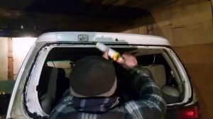 Установка стекла задней двери автомобиля