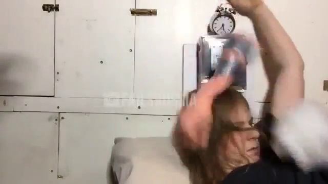 Будильник для тех кто не просыпается утром смотреть онлайн