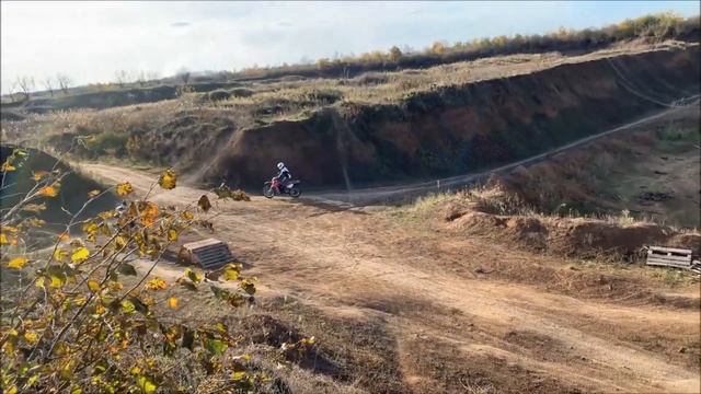 Карьер Учимся кататься питбайк (Pitbike) Kayo (Кайо) 125 Эндуро покатушки на Китайских мотоциклах смотреть онлайн