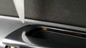 Снятие пластиковой ручки двери с  кнопкой стекло подъёмника TOYOTA WISH 10 КУЗОВ