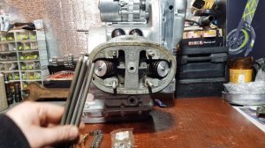 Сборка Урал ч11. Установка головок цилиндров мотоцикл Урал.