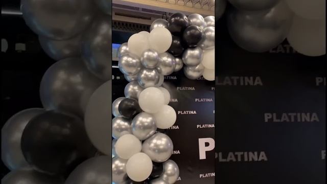 Фотозона из баннера с шарами пресс волл смотреть онлайн