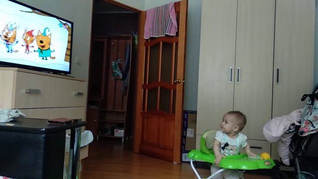 Маша смотрит мультики....Нам 9 месяцев от 12.03.2020 смотреть онлайн