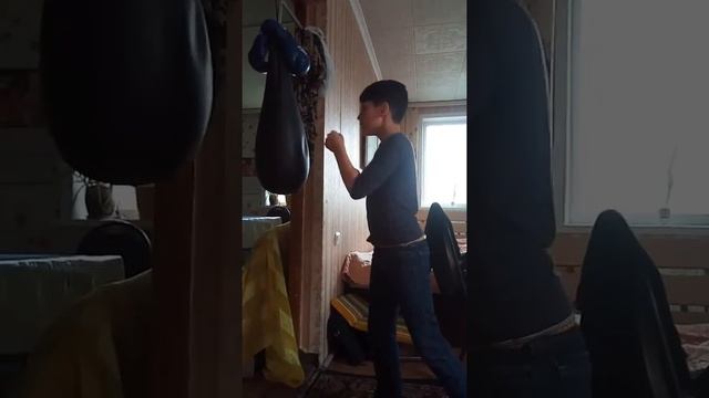 Как научится бить грушу смотреть онлайн