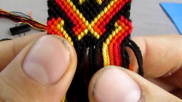 Как закончить фенечку одной, двумя конфетками? Как закончить коврик и фень прямым плетение ? смотреть онлайн