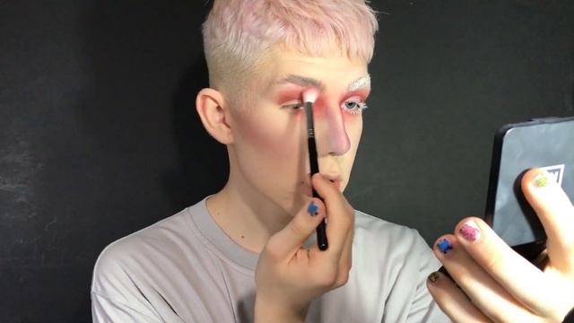 САМЫЙ УЖАСНЫЙ МАКИЯЖ. палетка Makeup Revolution. смотреть онлайн