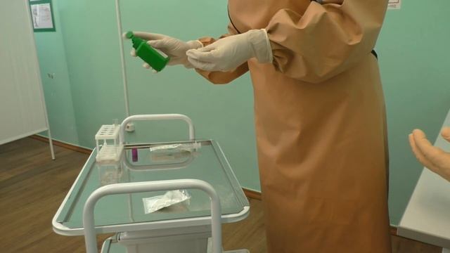 56 Взятие крови из вены шприцем смотреть онлайн