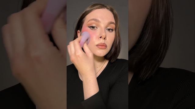 Красные румяна #косметика #макияж #бьюти #визажистмосква #бьютимастер #румяна #визажист смотреть онлайн