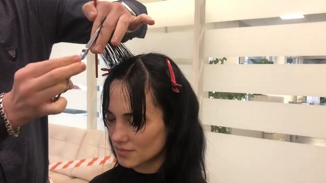 Как стричь челку, в женской стрижке смотреть онлайн