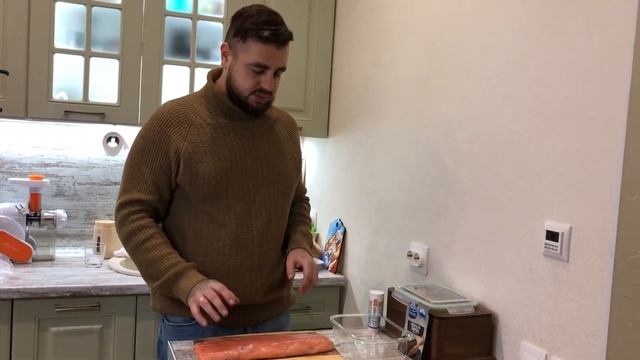 Лосось слабосоленый. Самый правильный рецепт Как быстро и легко засолить сёмгу или форель самому. смотреть онлайн