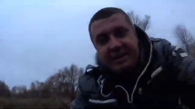 ОГРОМНЫЙ КАРАСЬ КЛЮЁТ В НОЯБРЕ В ЛУЖЕ. Ловля на поплавок карася. смотреть онлайн