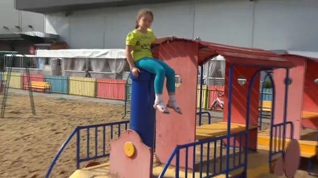 Падение с качелей смотреть онлайн