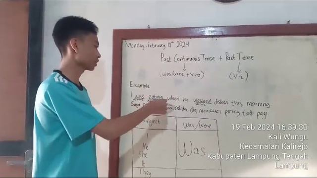 Past Continuous Tense and Past Tense by Rizky grade 9 Presentation💪💪 смотреть онлайн