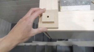 Крепления столбов лестницы и балюстрады