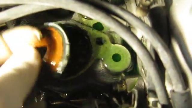 Toyota Hilux Thermostat, don't forget to bleed air out of cooling system смотреть онлайн