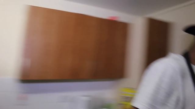 COOKING WITH CHUNKZ ft DARKEST MAN - HOW TO MAKE CEREAL! смотреть онлайн