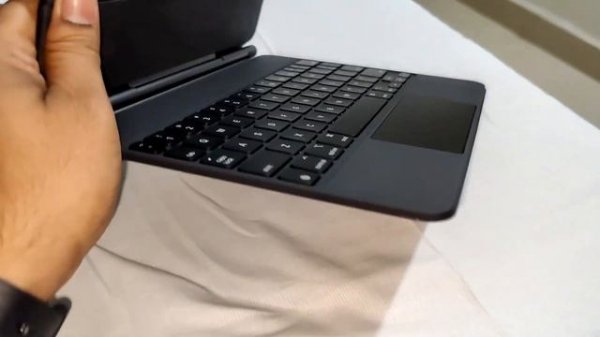 Apple Magic KeyBoard for Ipad Pro 11, Unboxing