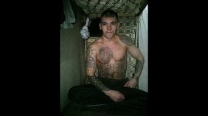 Как в тюрьме в хату входят