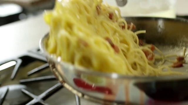 How to Make Classic Spaghetti Carbonara | Bonacini's Italy смотреть онлайн