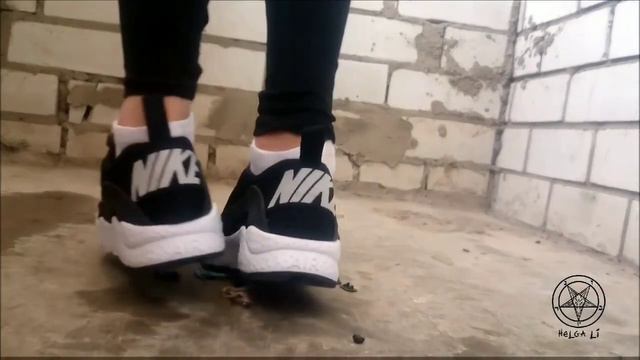 Crushing Toy Nike (Helga Li) смотреть онлайн