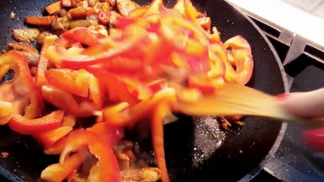 Жареный рис по-тайски с курицей и овощами. Быстрый ужин за 30 минут #2 (6+) смотреть онлайн