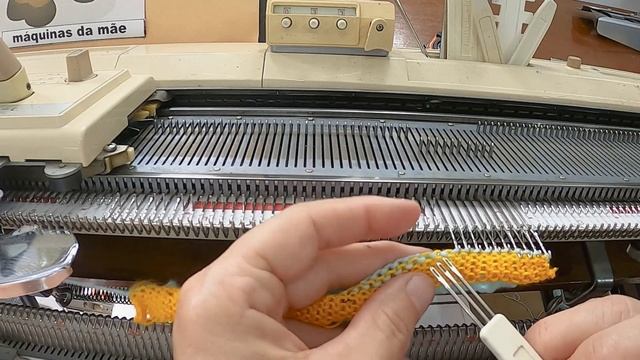 Ponto Ondas Feito Em Tricô à Máquina