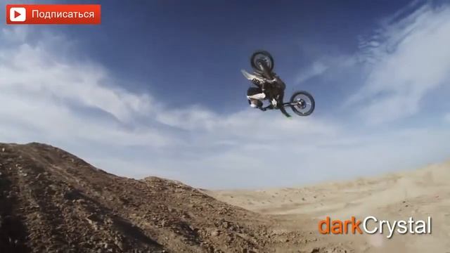 Трюки на мотоциклах. Unreal Motofreestyle ! HD Нереальный Мотофристайл! смотреть онлайн