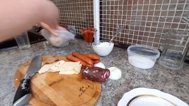 Пицца колбасная, как уложить начинку? чтобы пицца была вкусной и сочной. Хочу в деревню смотреть онлайн